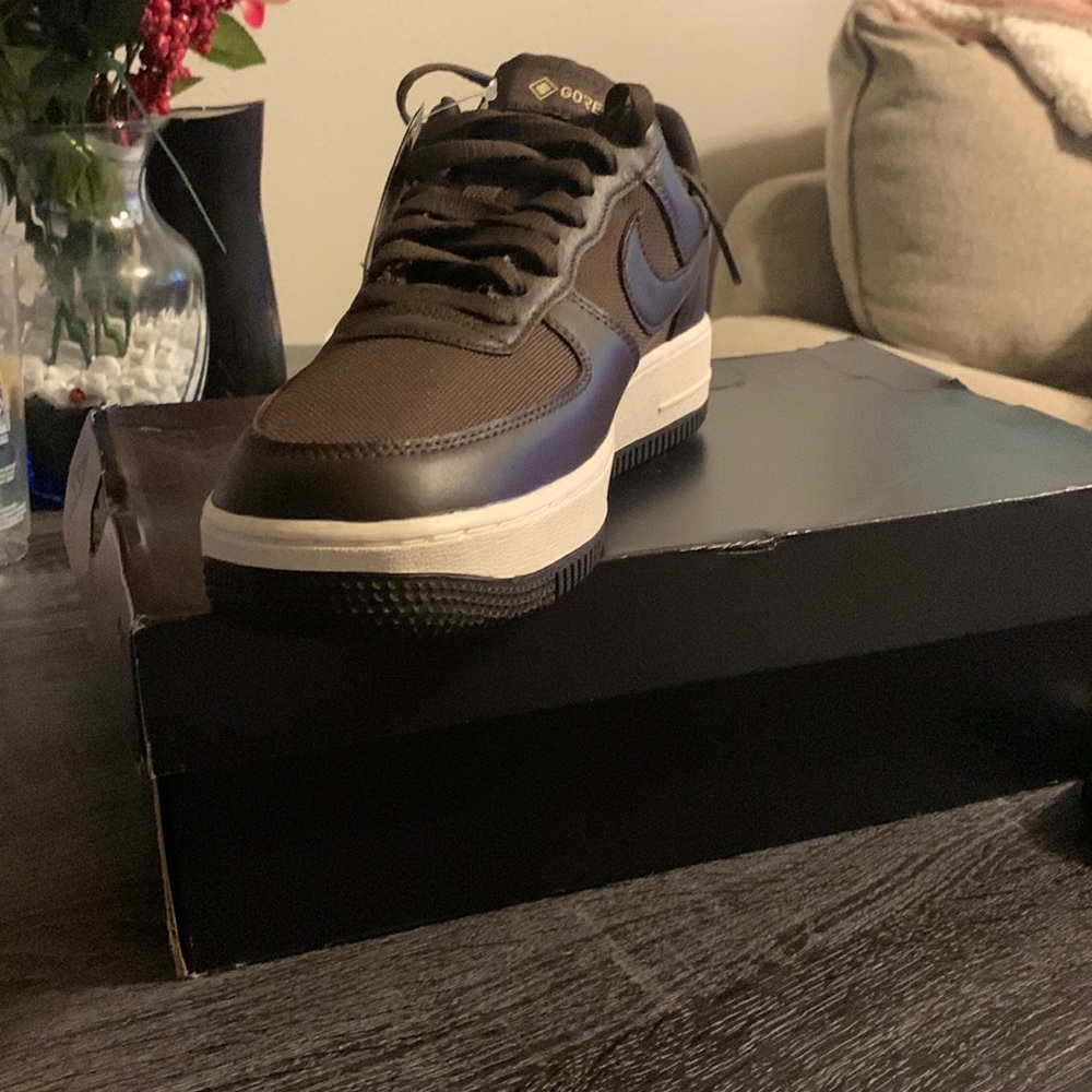 I am selling Nike brown Gore-Tex never been woren in a man size 8